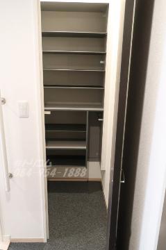 玄関　広々土間収納