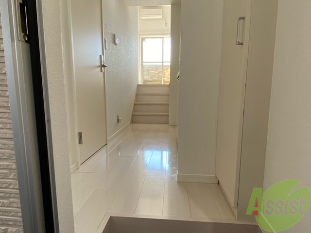 玄関　玄関から見たお部屋全体を撮ってみました。広いですね。