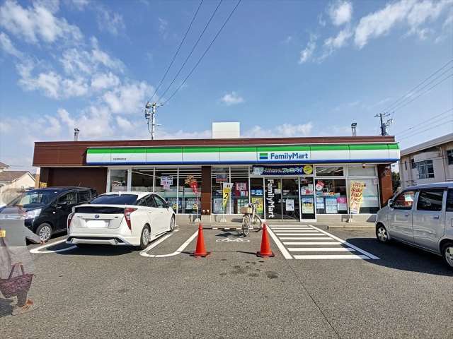 コンビニ　ファミリーマート（コンビニ）まで959m