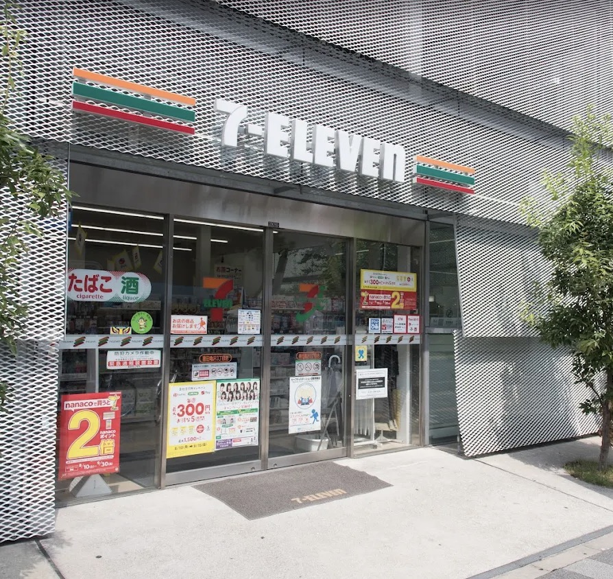 コンビニ　セブンイレブン墨田亀沢3丁目店（コンビニ）まで295m