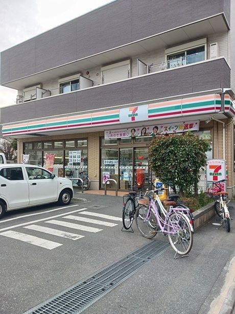 コンビニ　セブンイレブン板橋蓮根3丁目店（コンビニ）まで21m