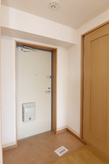 玄関　※別室の参考写真の為、現況優先です。