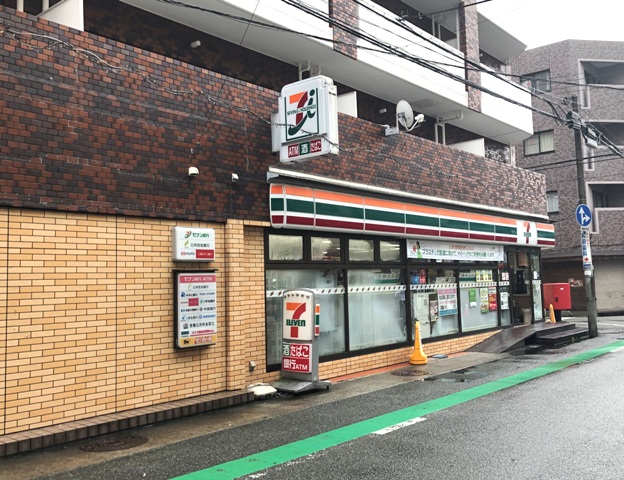 コンビニ　セブンイレブン（コンビニ）まで390m