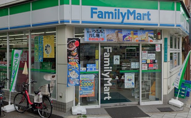 コンビニ　ファミリーマート 市岡みなと通店（コンビニ）まで132m