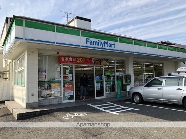 コンビニ　ファミリーマート（コンビニ）まで600m