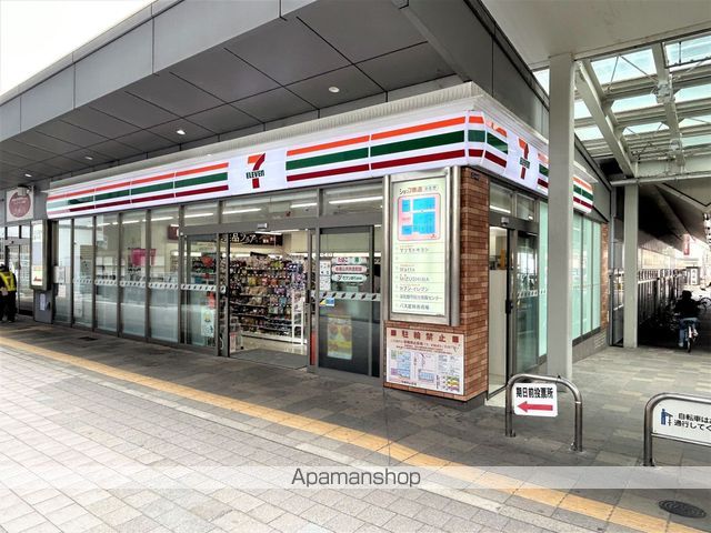 コンビニ　セブンイレブン（コンビニ）まで302m