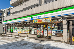 コンビニ　ファミリーマート札幌北22条東18丁目店（コンビニ）まで347m
