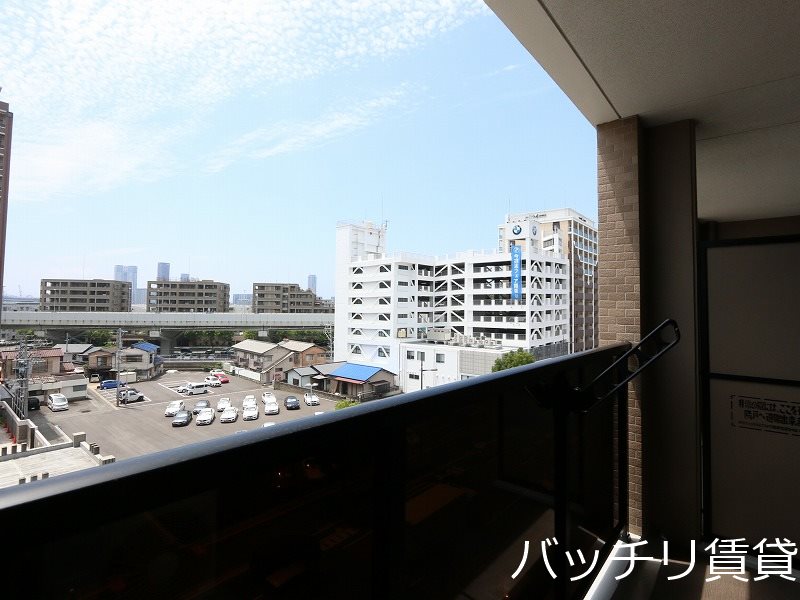 バルコニー　別号室タイプの為、現状を優先致します。