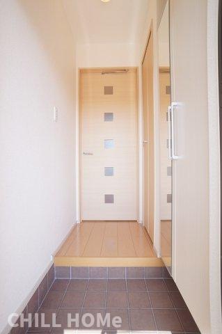 玄関　当社、チルホームのHPもご覧ください(^^)/物件情報多数♪