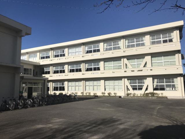 中学校　常滑市立南陵中学校（中学校）まで2759m