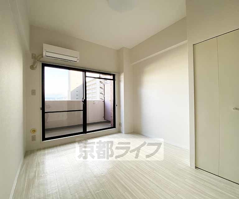 居室・リビング　落ち着いた雰囲気のお部屋です