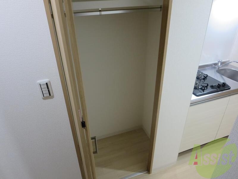 収納　しっかり収納もついています、ロングコートもラクラク収納
