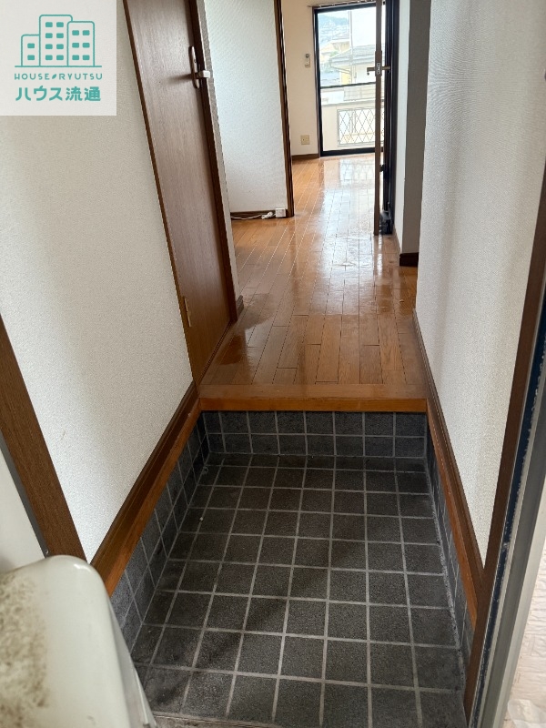 玄関　※別号室の写真になります。