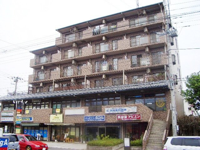 建物外観　隣はヨークマート！