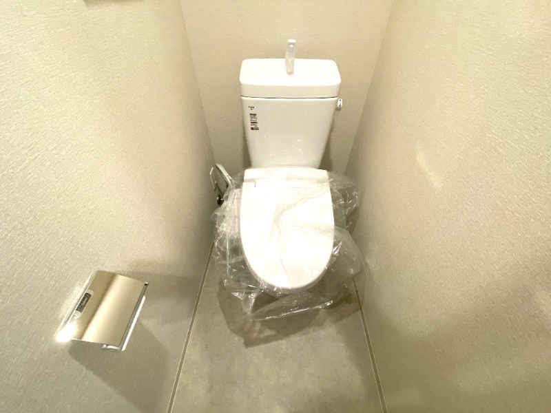 トイレ　温水洗浄暖房便座付き！