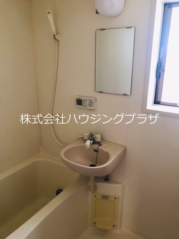 バス・シャワールーム　窓付きバス
