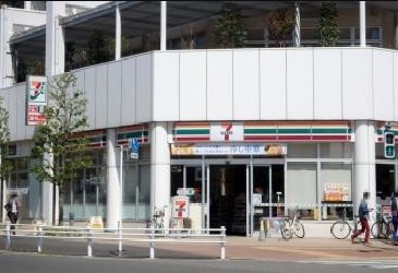 コンビニ　セブンイレブン（コンビニ）まで700m