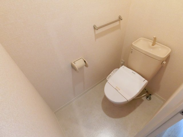 トイレ　別号室の参考写真です。