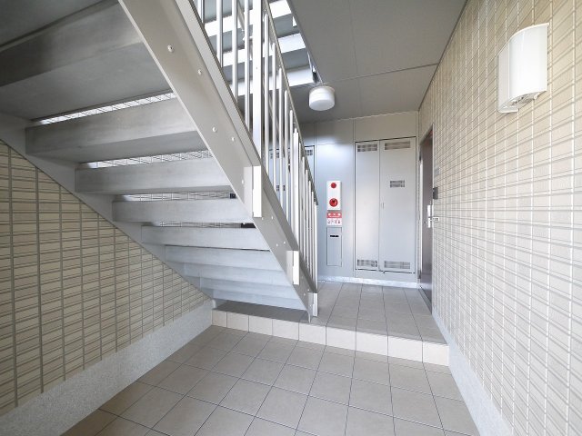 その他共有部分　清潔なエントランスです