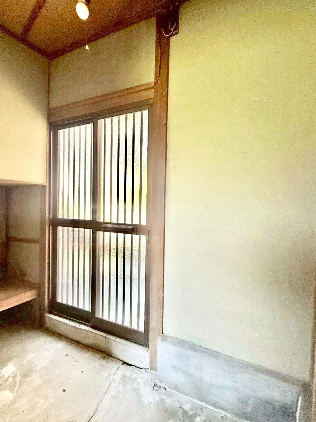 地下鉄西神・山手線 板宿駅 徒歩20分 2階建 築61年の玄関写真