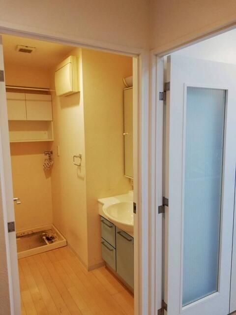 洗面設備　コンパクトで使いやすい洗面所