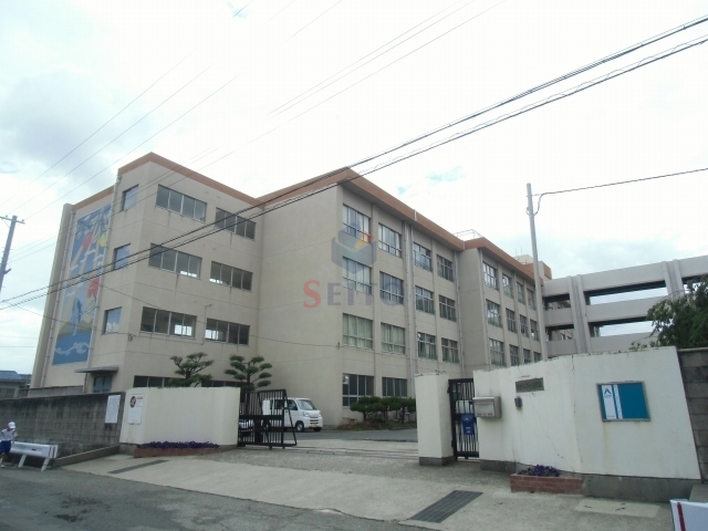 中学校　豊中市立第十二中学校（中学校）まで563m