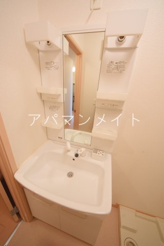 洗面設備　使いやすい洗面所です