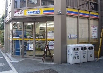 コンビニ　ミニストップ 南青山６丁目店（コンビニ）まで350m