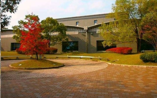 図書館　県立図書館様（図書館）まで1900m