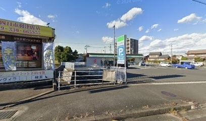 コンビニ　ファミリーマート四日市別名店（コンビニ）まで551m