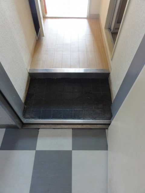 玄関　参考写真掲載。