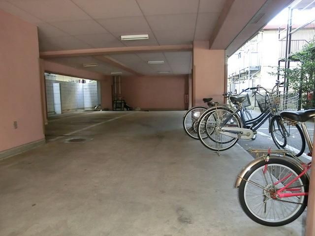 その他　敷地内駐輪場　駐車場