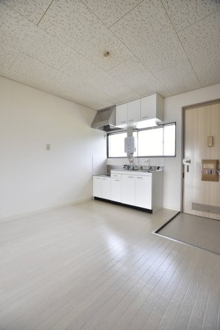居室・リビング　別号室の画像です。ご参考下さい
