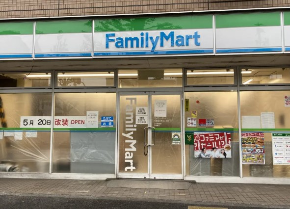 コンビニ　ファミリーマート杉並阿佐谷中杉通り店（コンビニ）まで160m