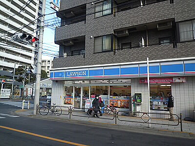 コンビニ　ローソン南烏山六丁目店（コンビニ）まで176m