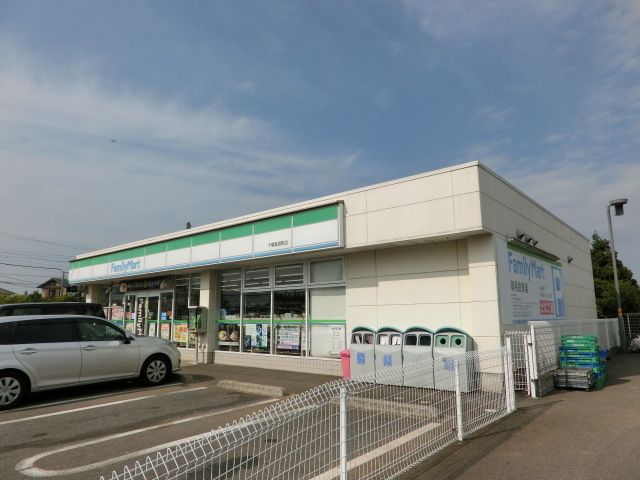 コンビニ　ファミリーマート（コンビニ）まで110m