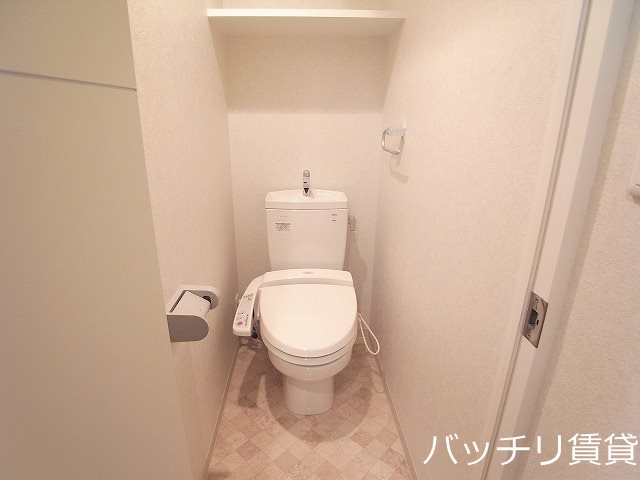 トイレ　※同型タイプの為、現状を優先いたします