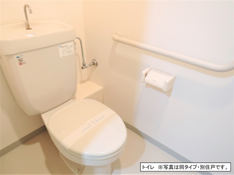 トイレ　落ち着いた色調のトイレです♪