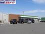 コンビニ　ファミリーマート鈴鹿神戸三丁目店（コンビニ）まで389m