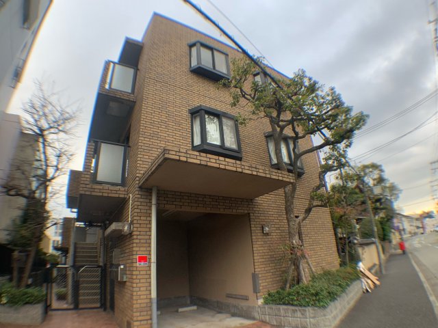 建物外観　モニター付きインターホンで安心です♪
