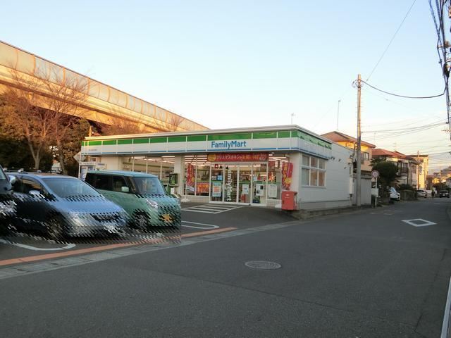コンビニ　ファミリーマート（コンビニ）まで530m