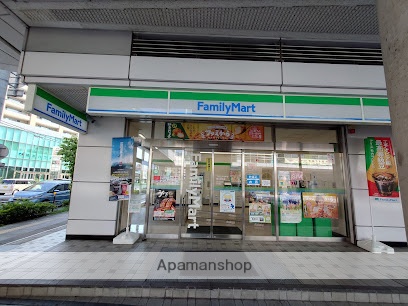 コンビニ　ファミリーマート（コンビニ）まで900m