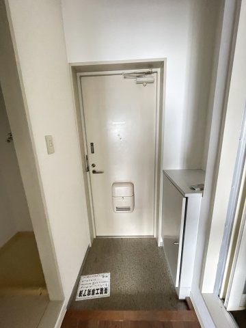 玄関　玄関にはシューズボックス完備