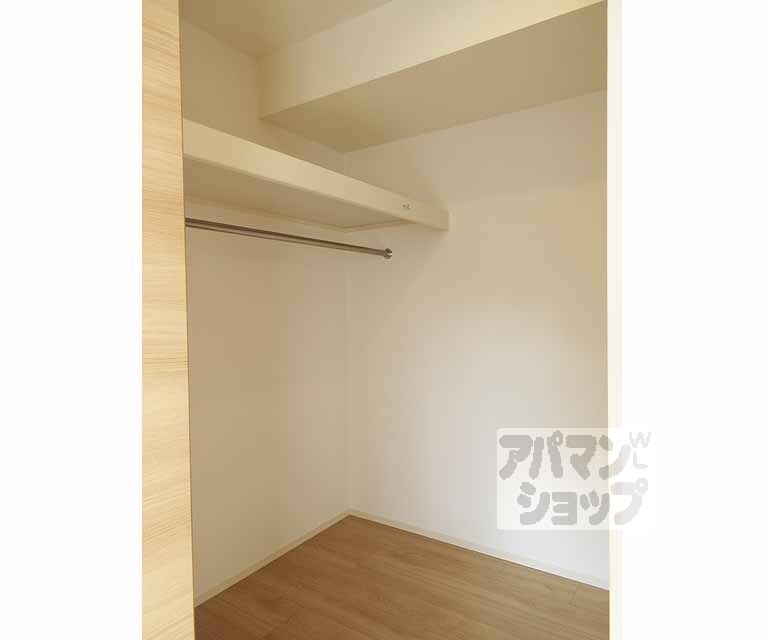 収納　嬉しいウォークインクローゼットです。