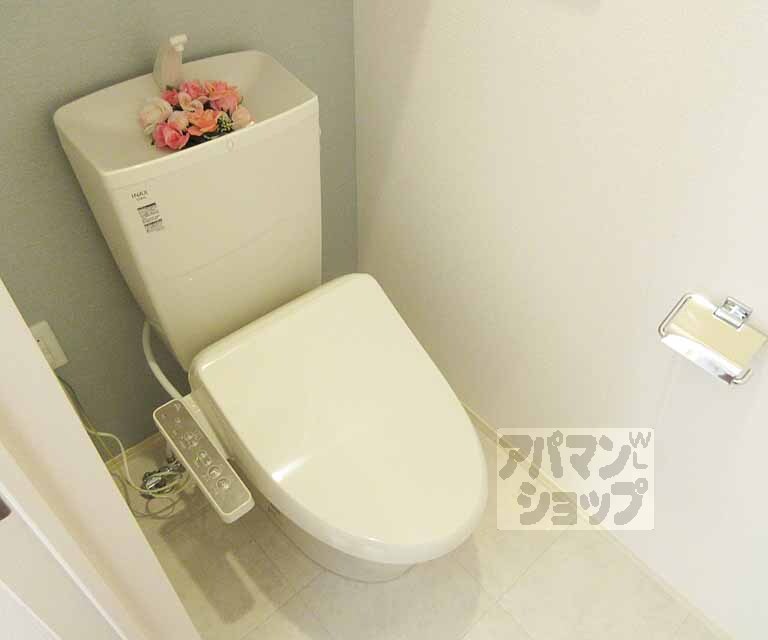 トイレ　ウォシュレット付きです。