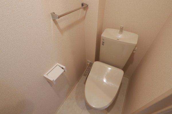 トイレ　温水シャワー付きトイレです