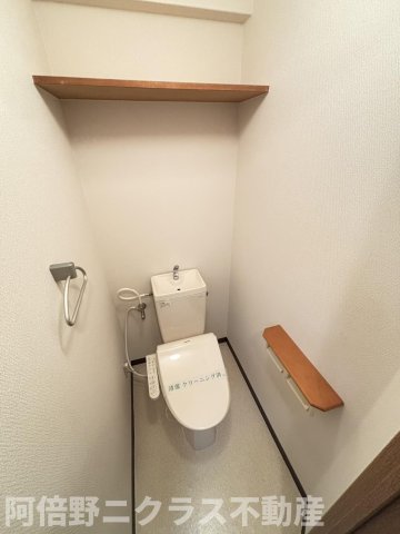 トイレ　内装は別部屋の参考写真です。