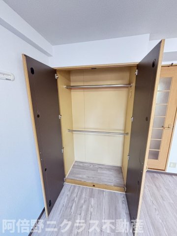 収納　内装は別部屋の参考写真です。