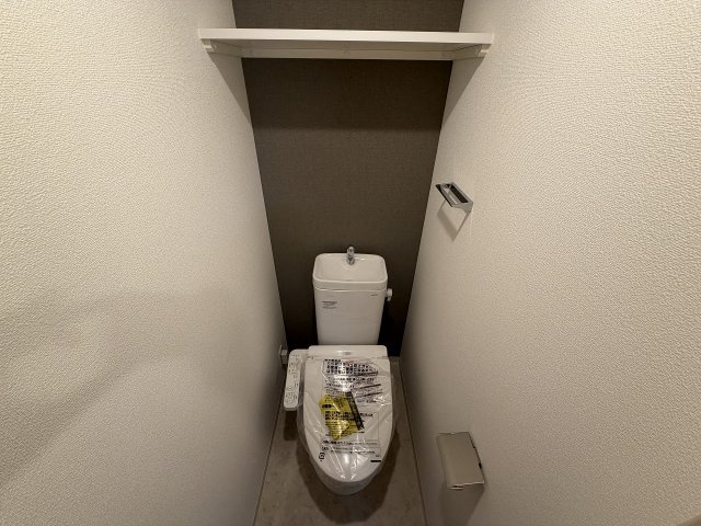 トイレ　落ち着いた色調のトイレです