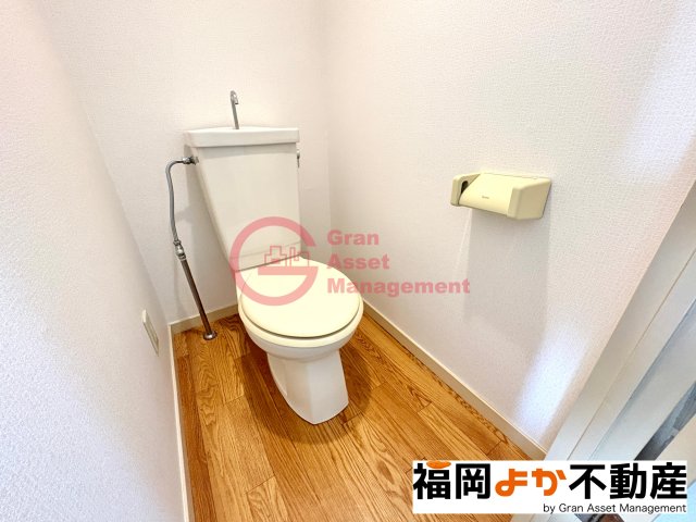 トイレ　【福岡よか不動産】落ち着いた色調のトイレです